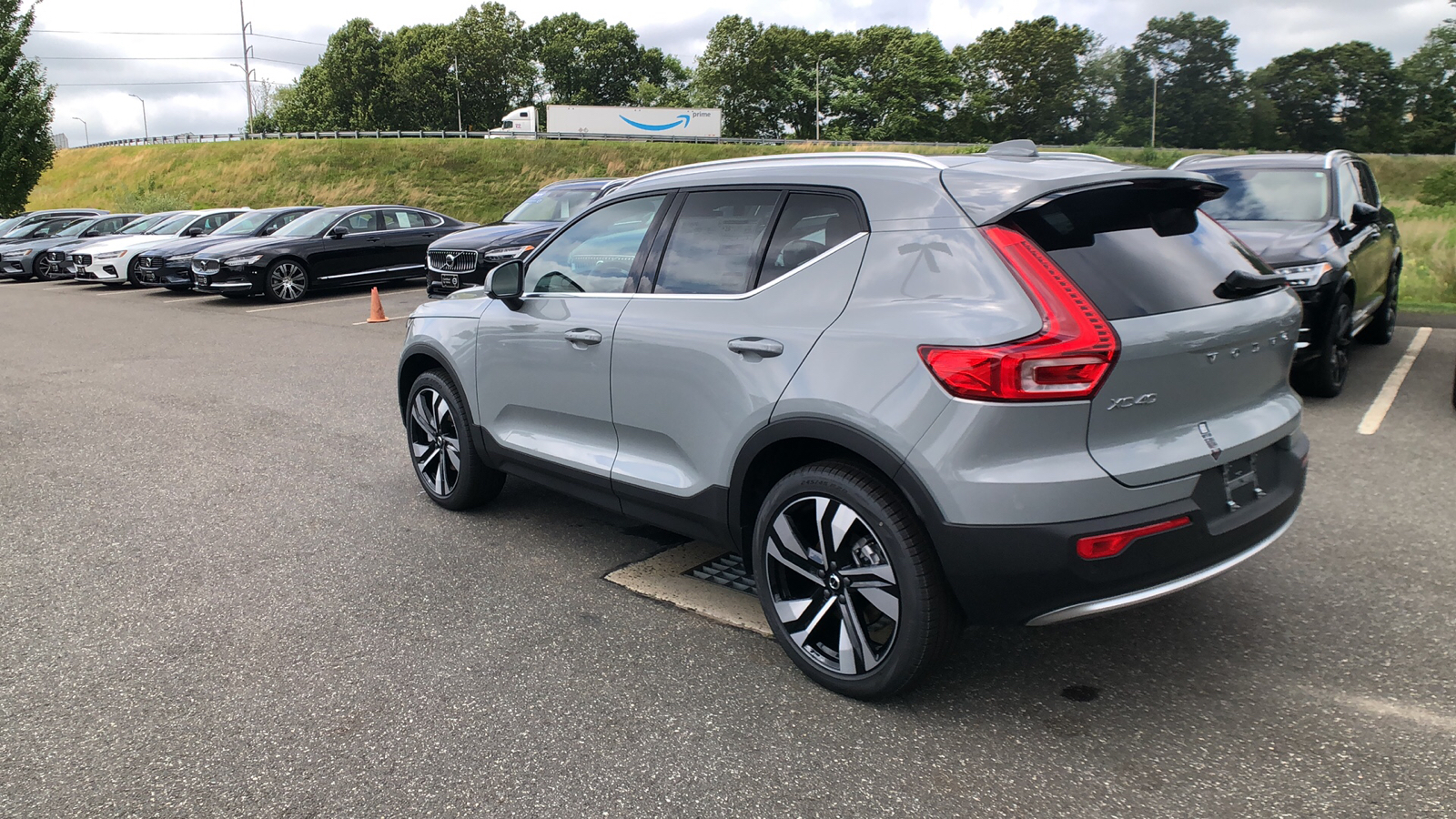 2025 Volvo XC40 Plus Bright Theme 6