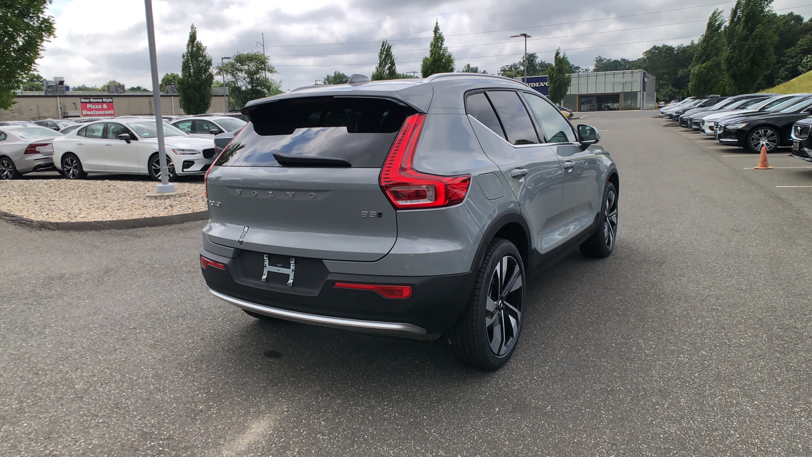 2025 Volvo XC40 Plus Bright Theme 9