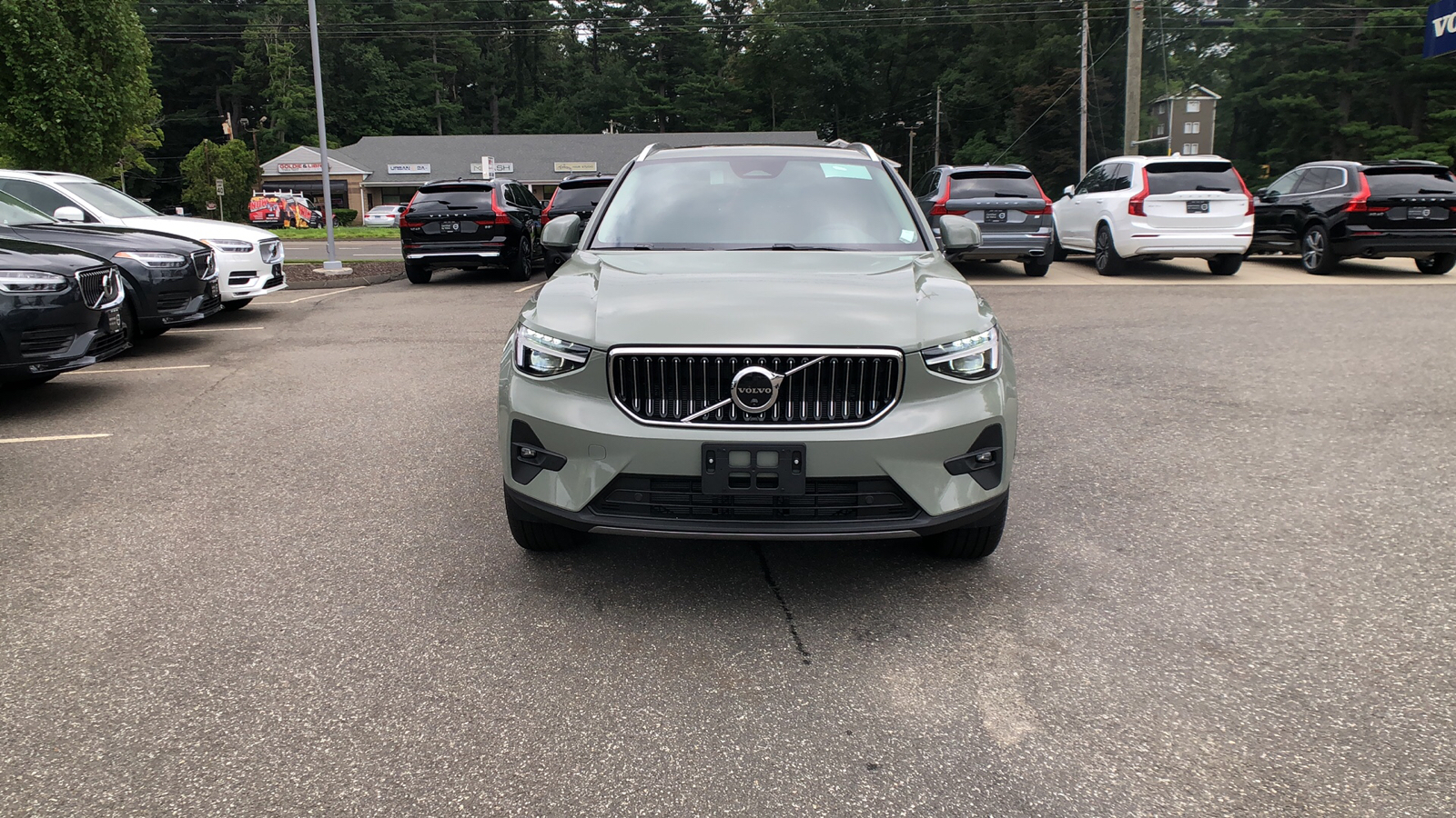 2025 Volvo XC40 Ultra Bright Theme 2