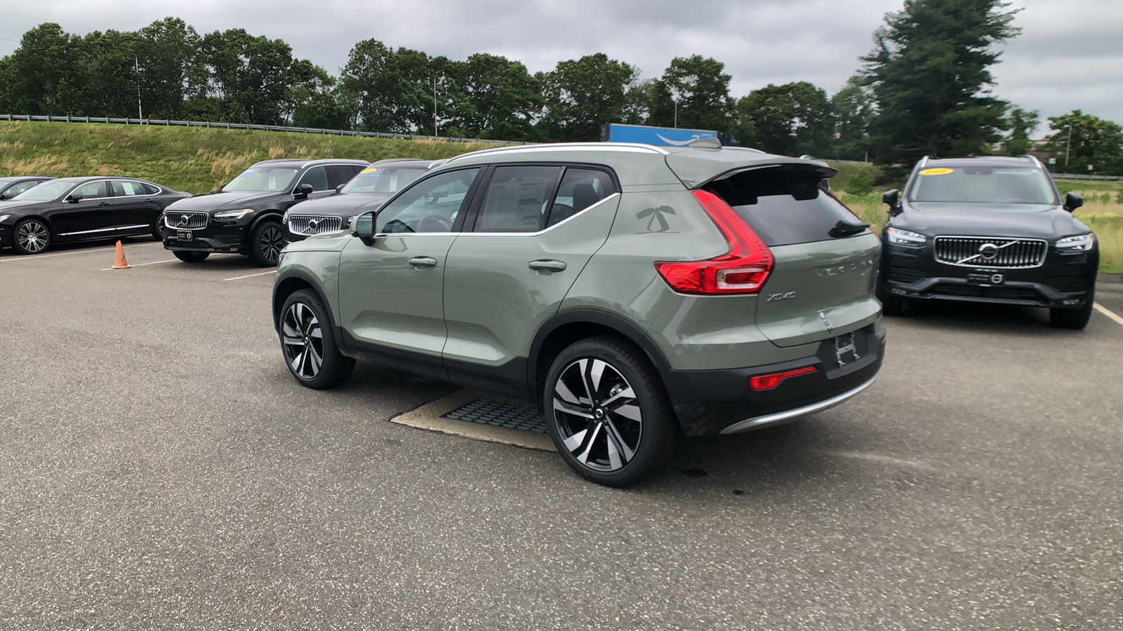 2025 Volvo XC40 Ultra Bright Theme 6