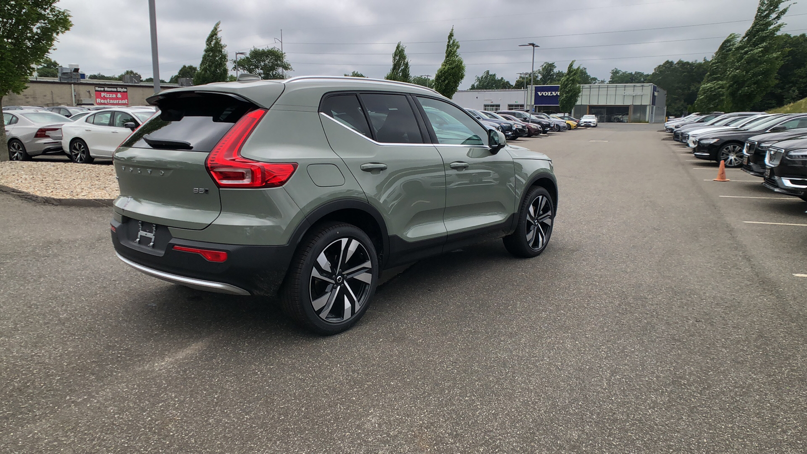 2025 Volvo XC40 Ultra Bright Theme 10