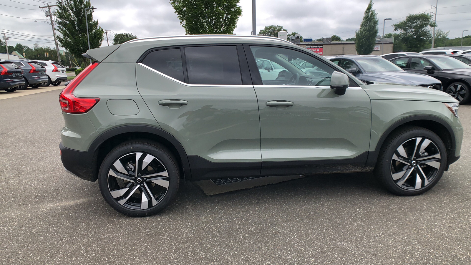 2025 Volvo XC40 Ultra Bright Theme 11