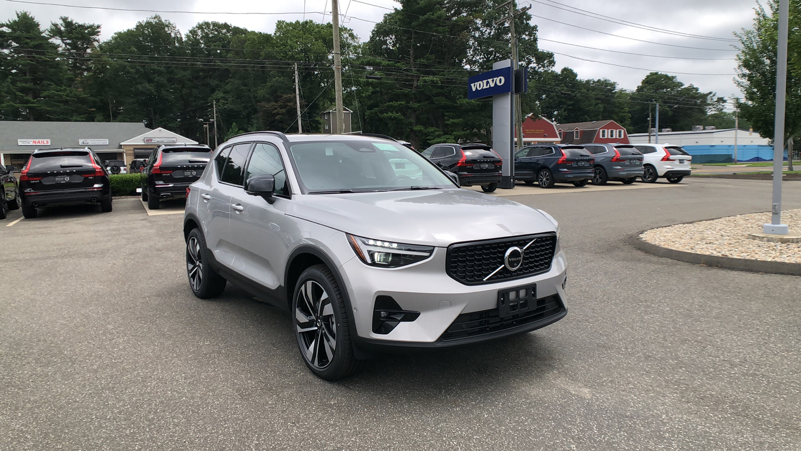 2025 Volvo XC40 Plus Dark Theme 1