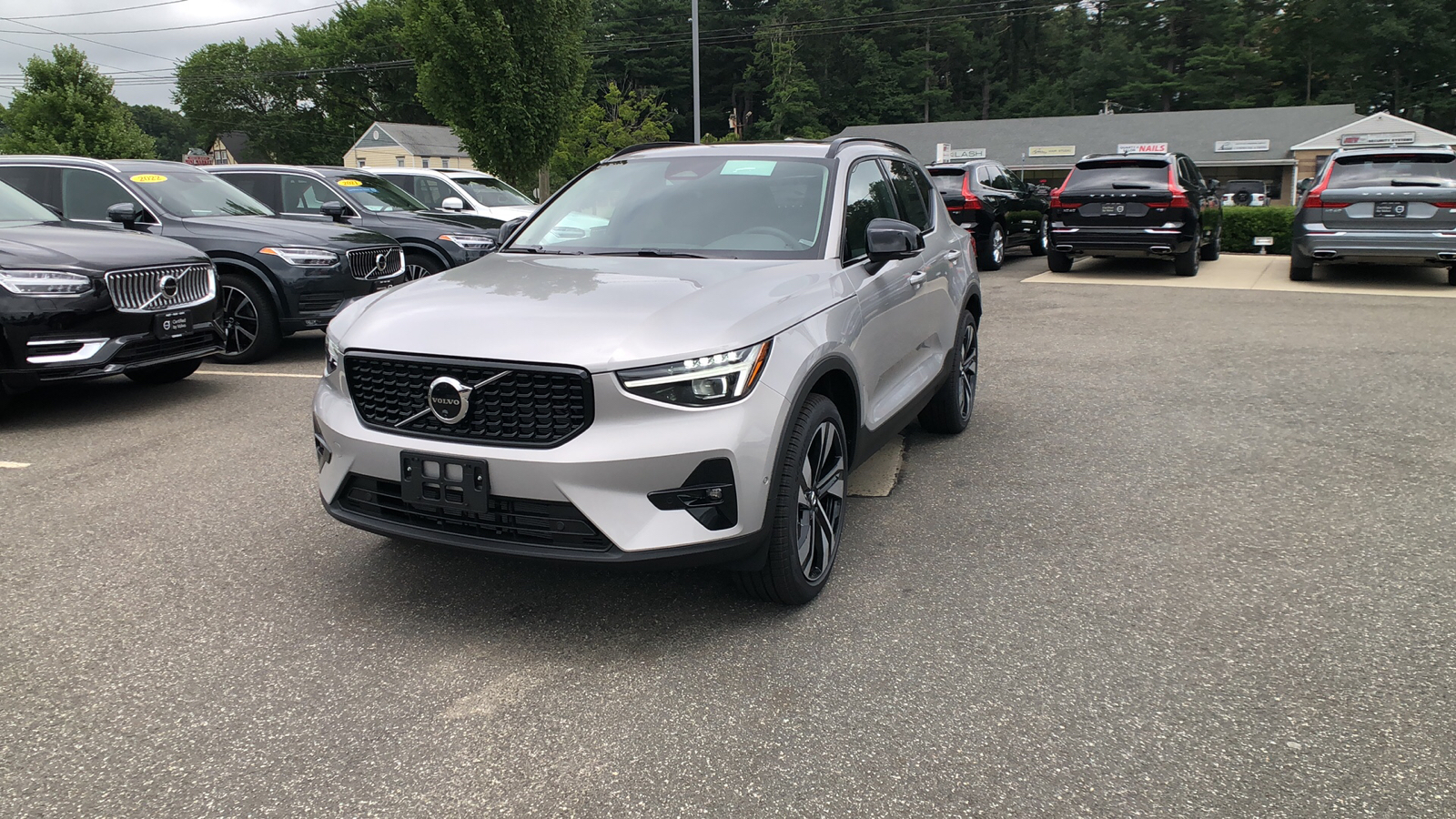 2025 Volvo XC40 Plus Dark Theme 3