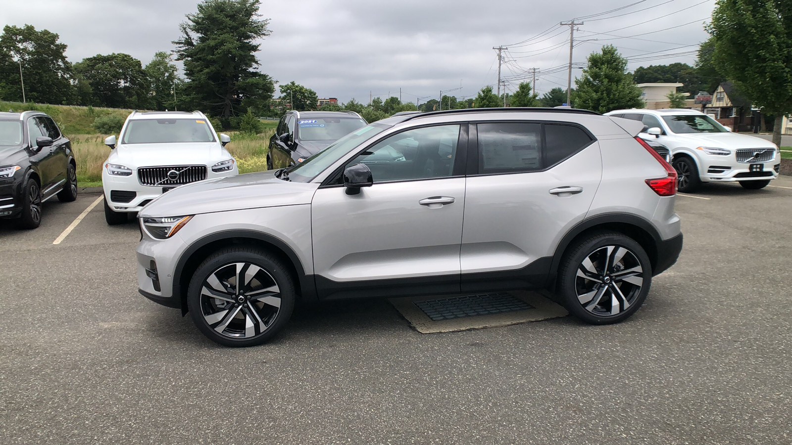 2025 Volvo XC40 Plus Dark Theme 5