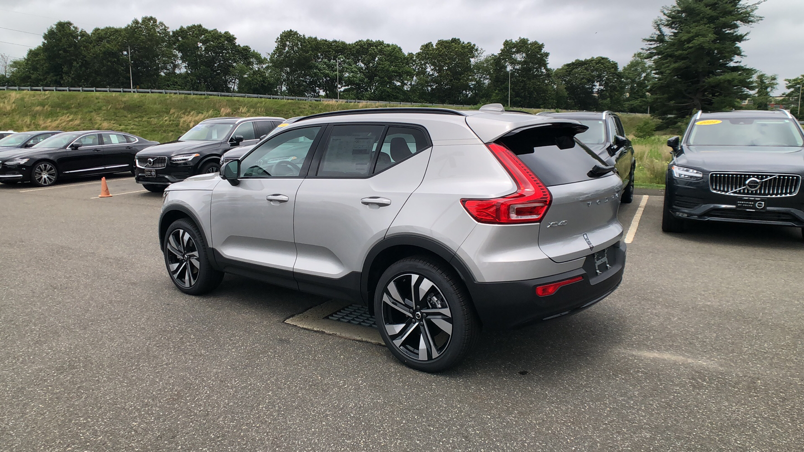 2025 Volvo XC40 Plus Dark Theme 6