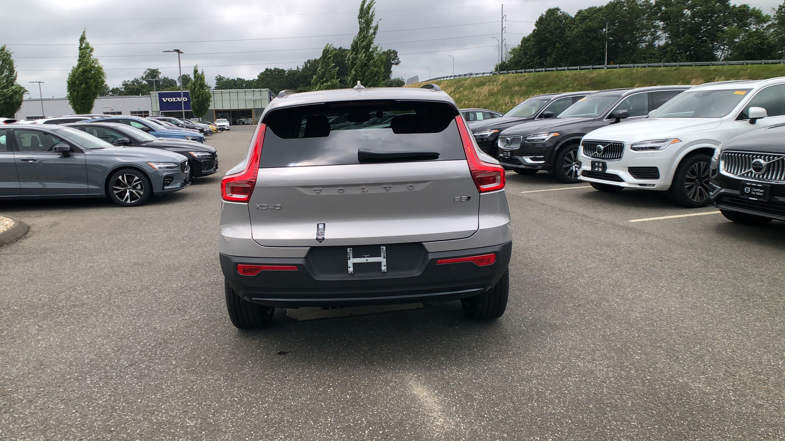 2025 Volvo XC40 Plus Dark Theme 8