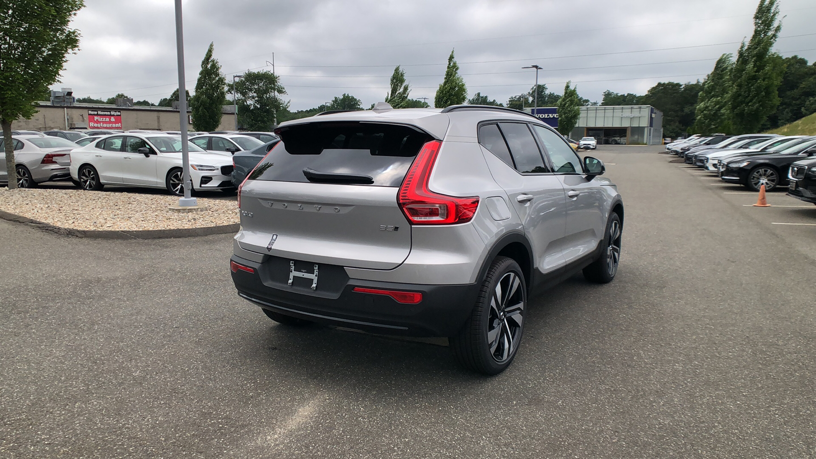 2025 Volvo XC40 Plus Dark Theme 9