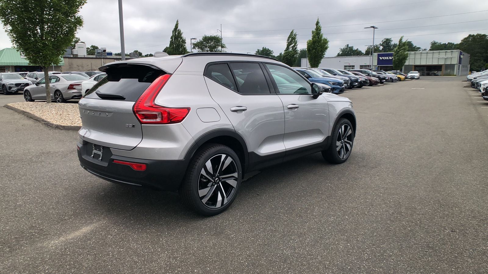 2025 Volvo XC40 Plus Dark Theme 10