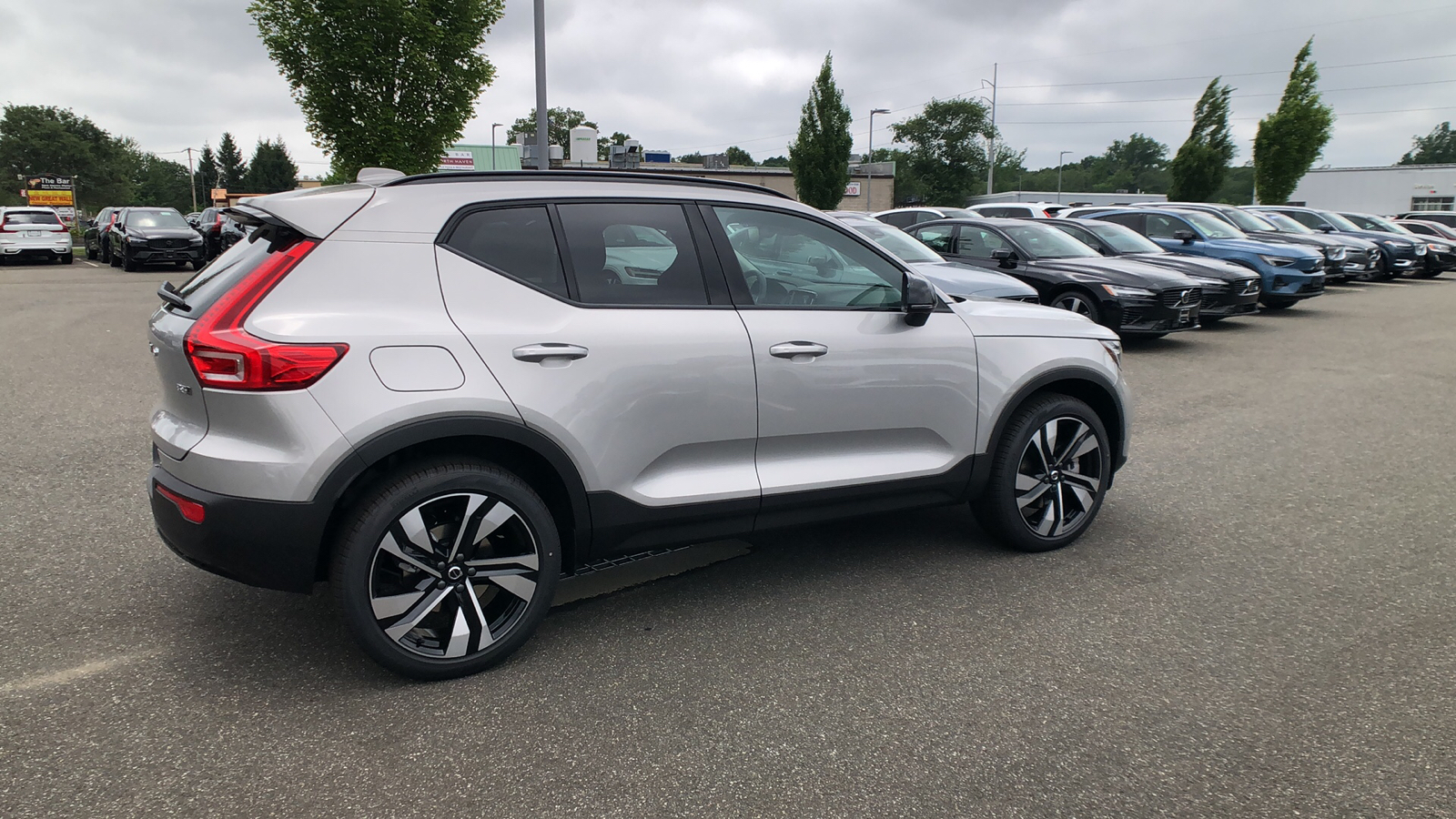 2025 Volvo XC40 Plus Dark Theme 11