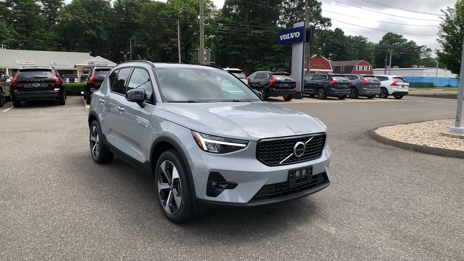 2025 Volvo XC40 Plus Dark Theme 1