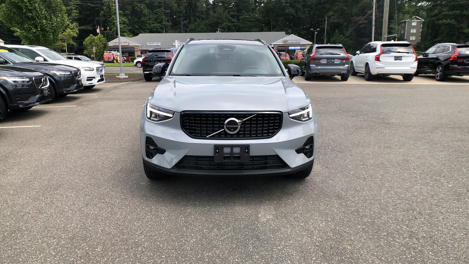 2025 Volvo XC40 Plus Dark Theme 2