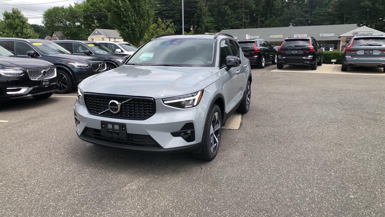 2025 Volvo XC40 Plus Dark Theme 3