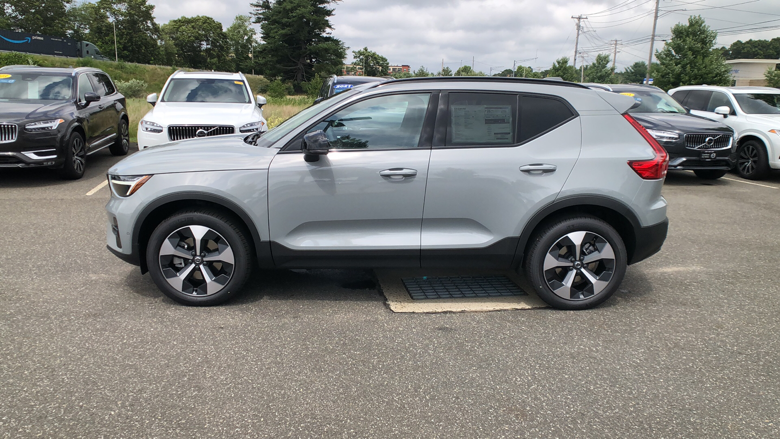 2025 Volvo XC40 Plus Dark Theme 5