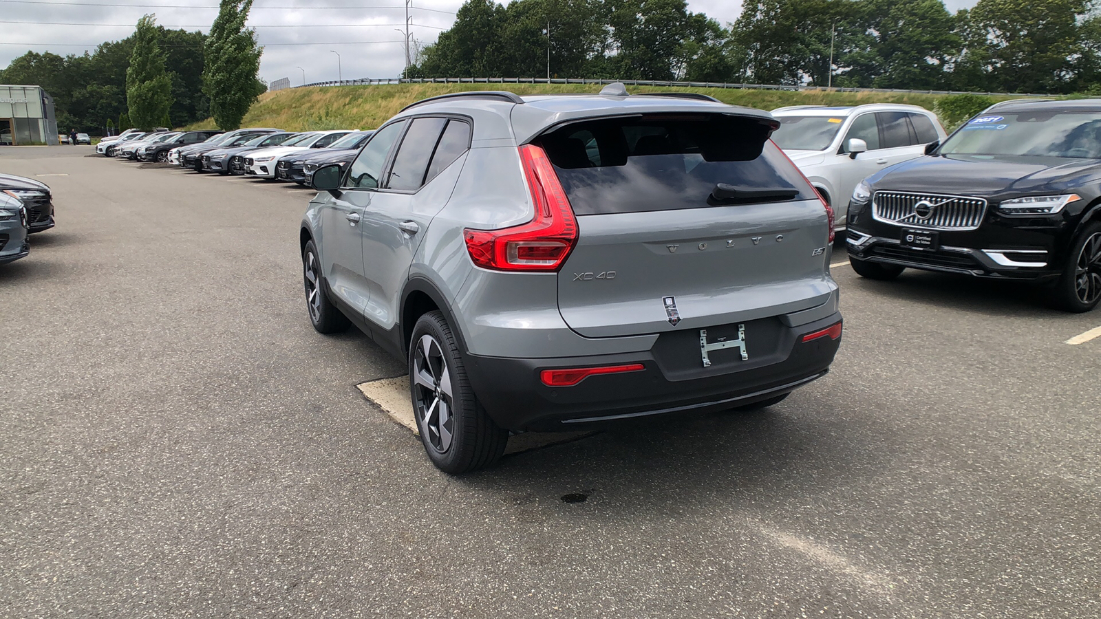 2025 Volvo XC40 Plus Dark Theme 7