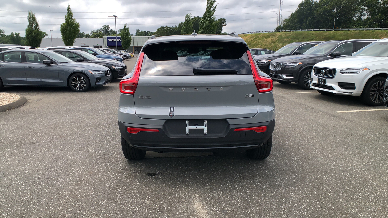 2025 Volvo XC40 Plus Dark Theme 8