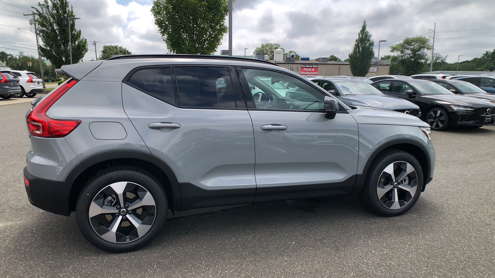 2025 Volvo XC40 Plus Dark Theme 11