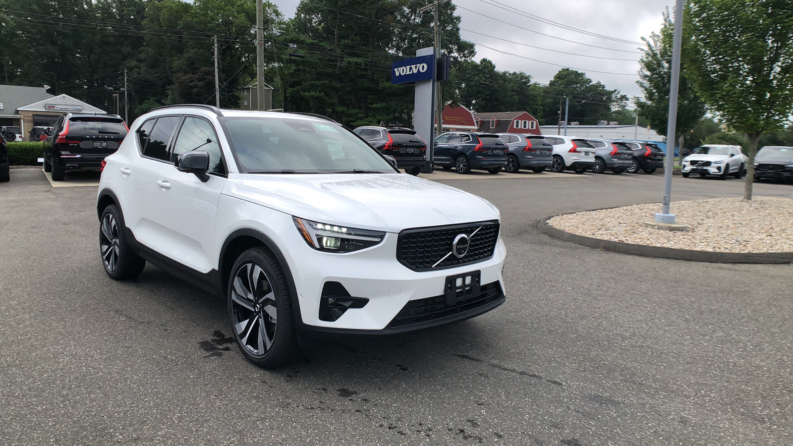 2025 Volvo XC40 Plus Dark Theme 1