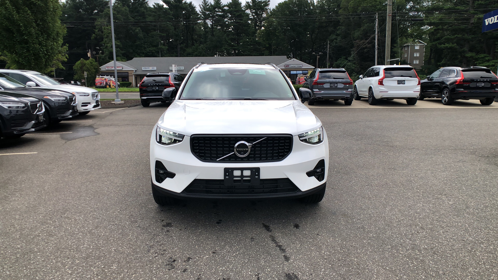 2025 Volvo XC40 Plus Dark Theme 2