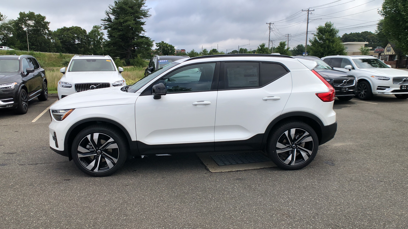 2025 Volvo XC40 Plus Dark Theme 5