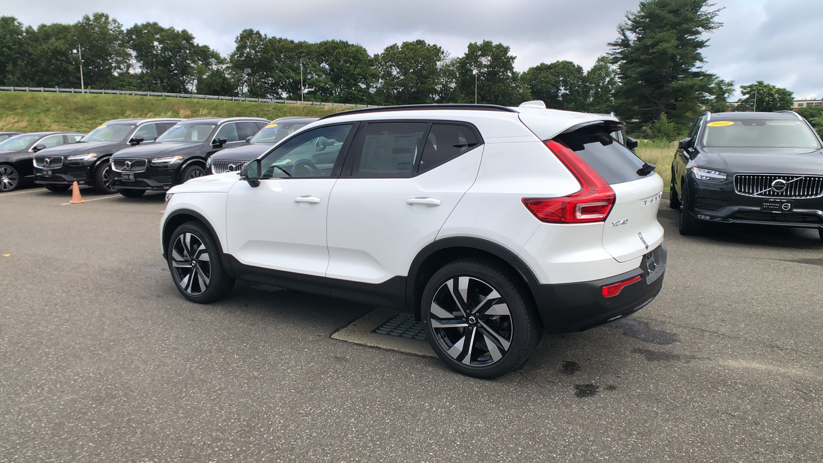 2025 Volvo XC40 Plus Dark Theme 6