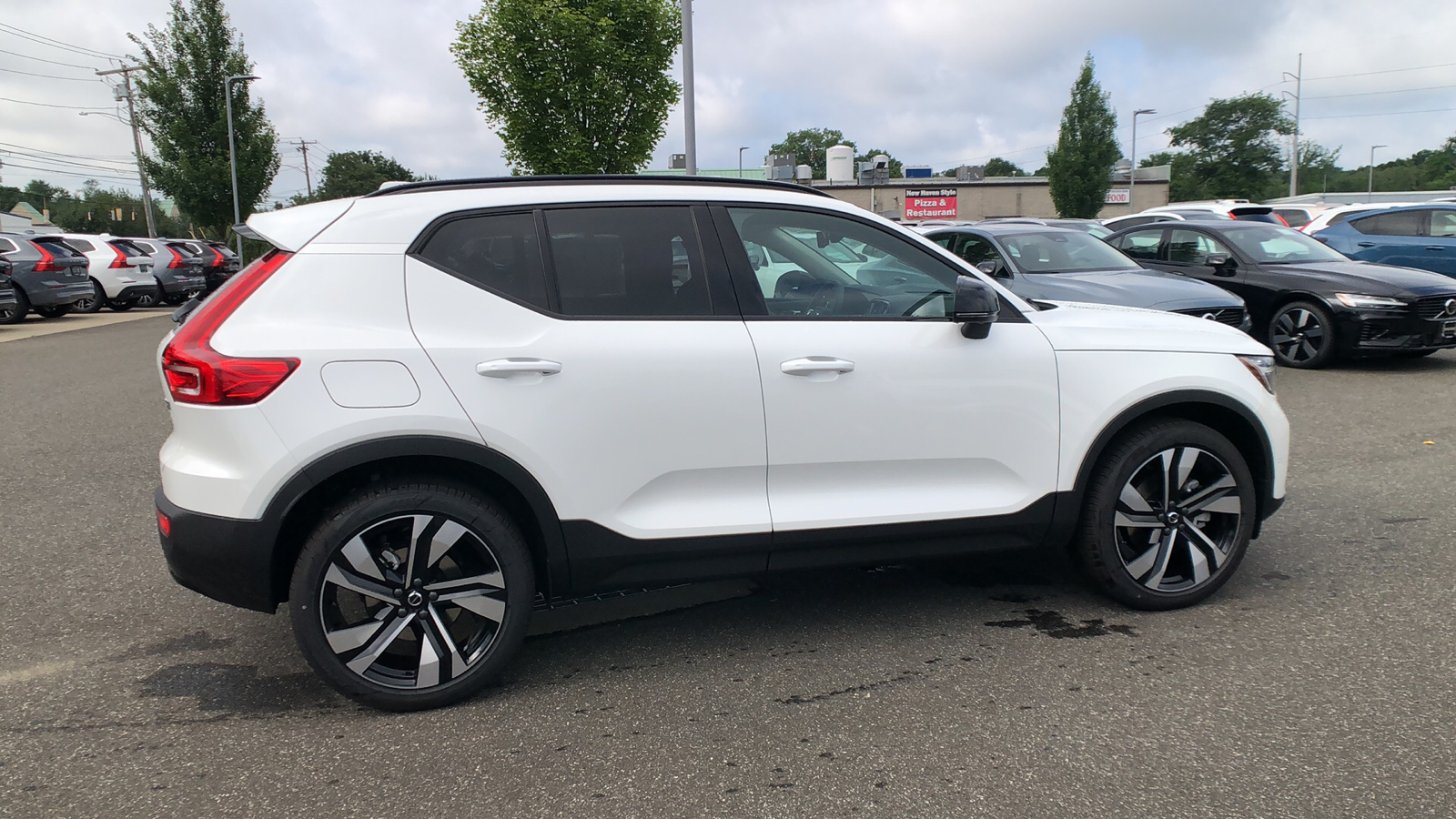 2025 Volvo XC40 Plus Dark Theme 11