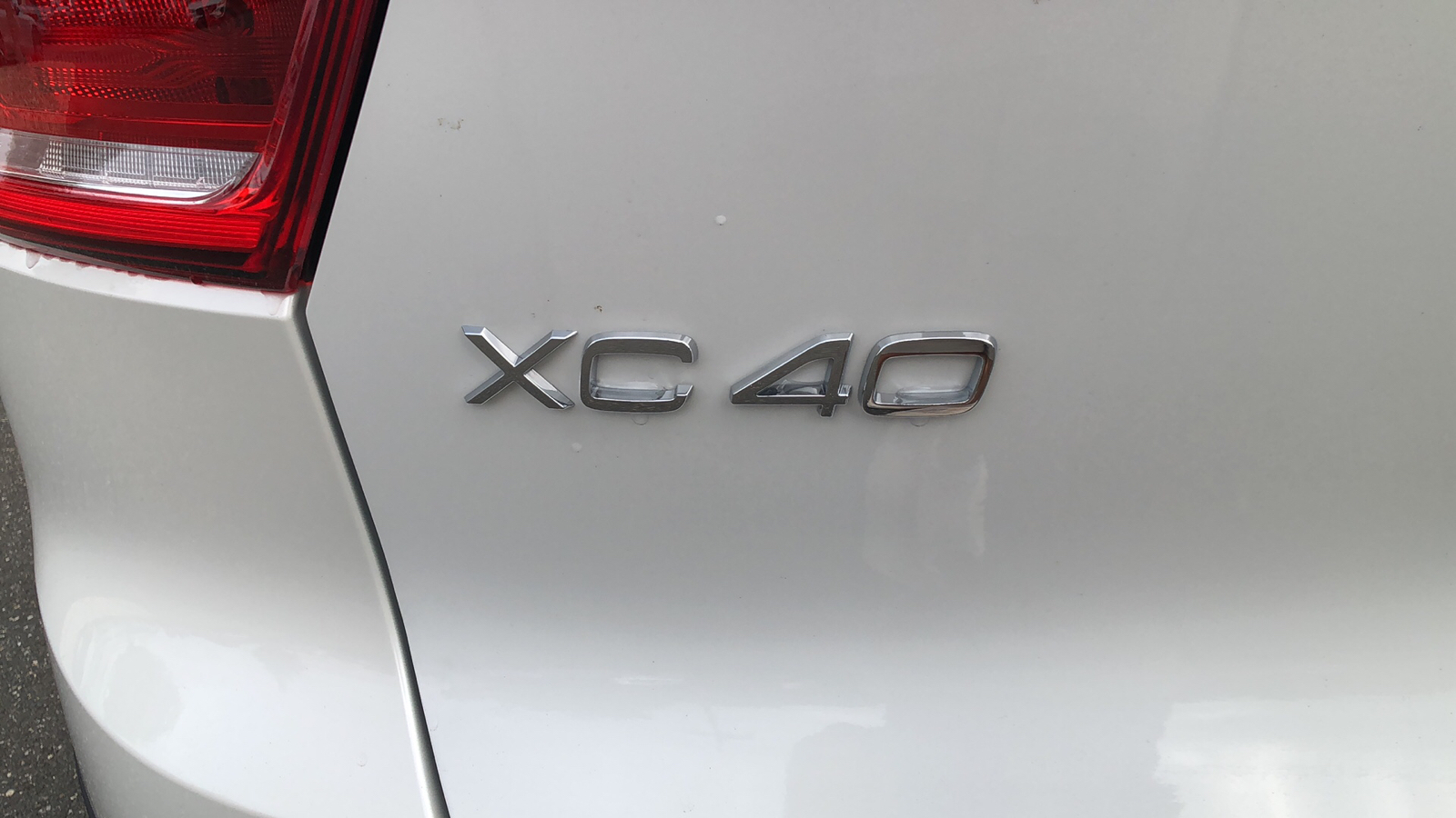 2025 Volvo XC40 Plus Dark Theme 18