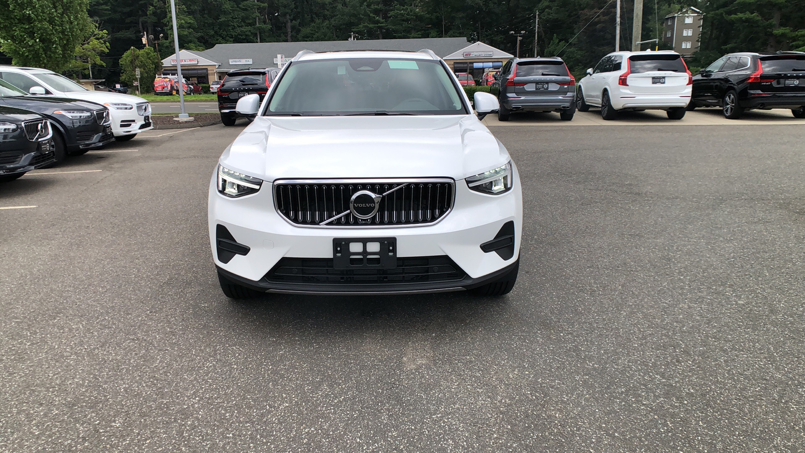 2025 Volvo XC40 Core Bright Theme 2