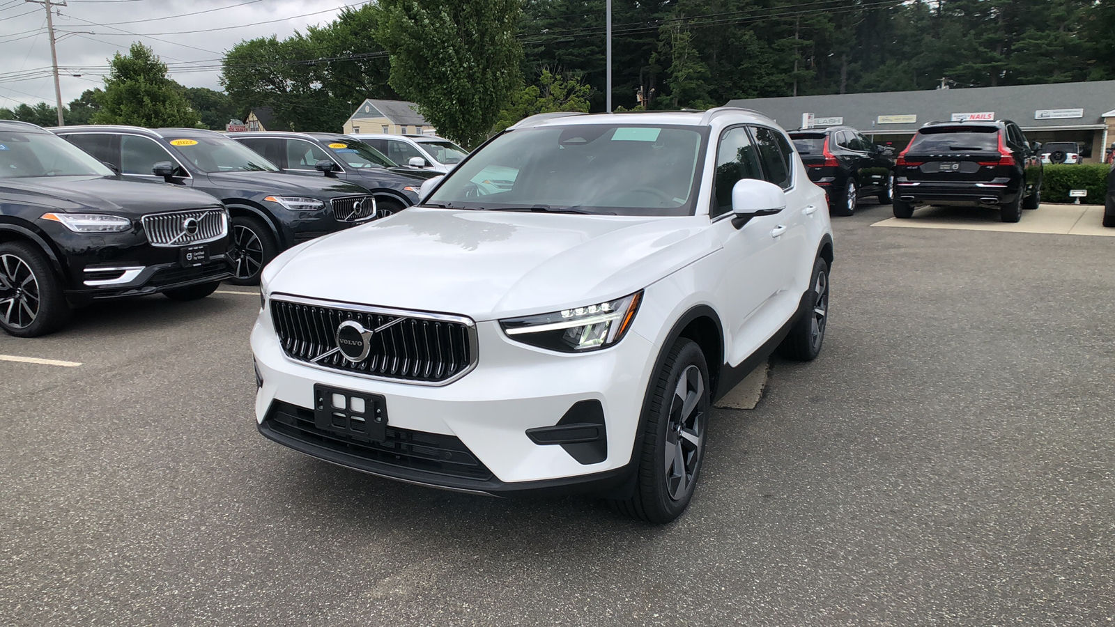 2025 Volvo XC40 Core Bright Theme 3