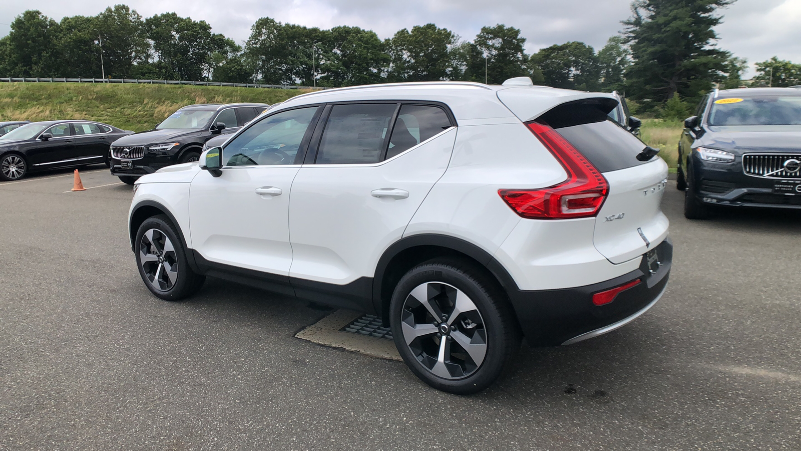 2025 Volvo XC40 Core Bright Theme 6