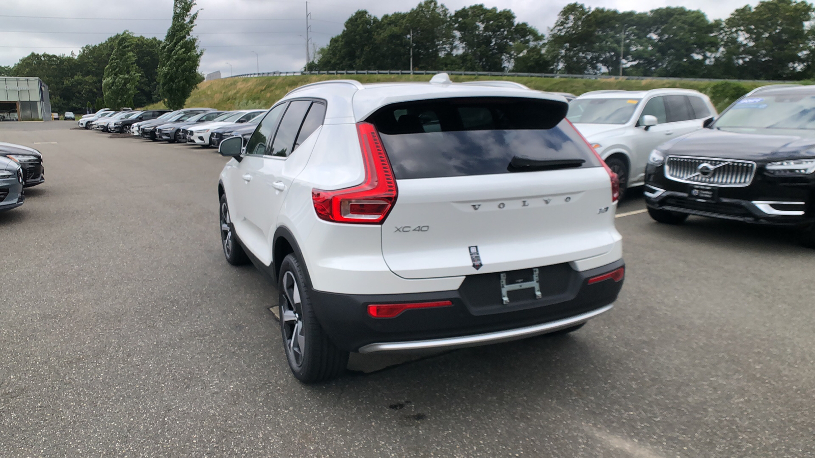 2025 Volvo XC40 Core Bright Theme 7