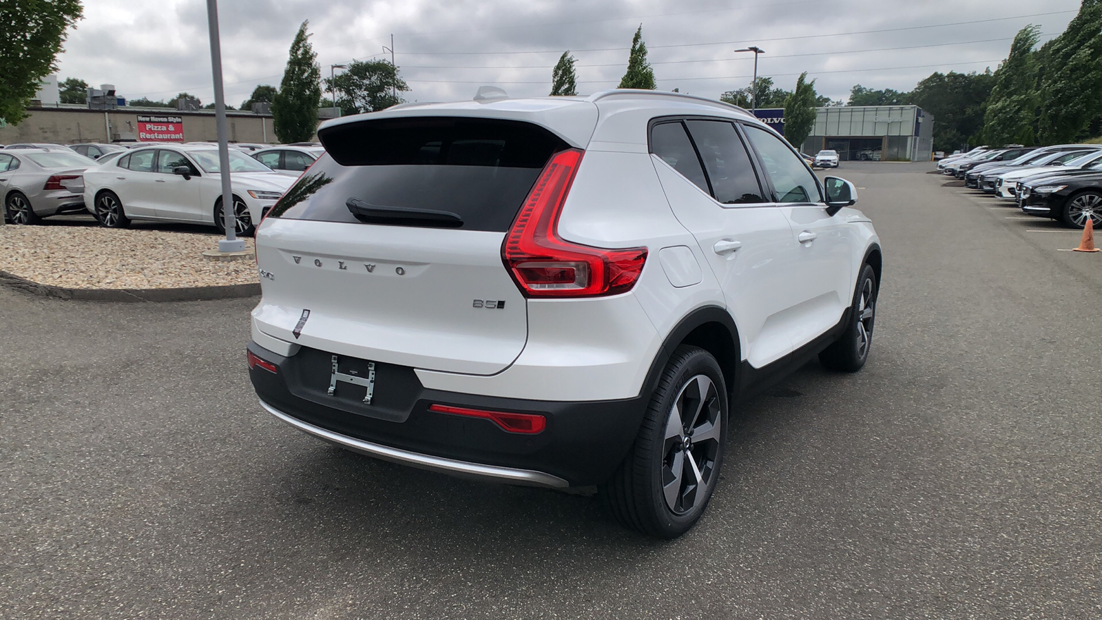 2025 Volvo XC40 Core Bright Theme 9