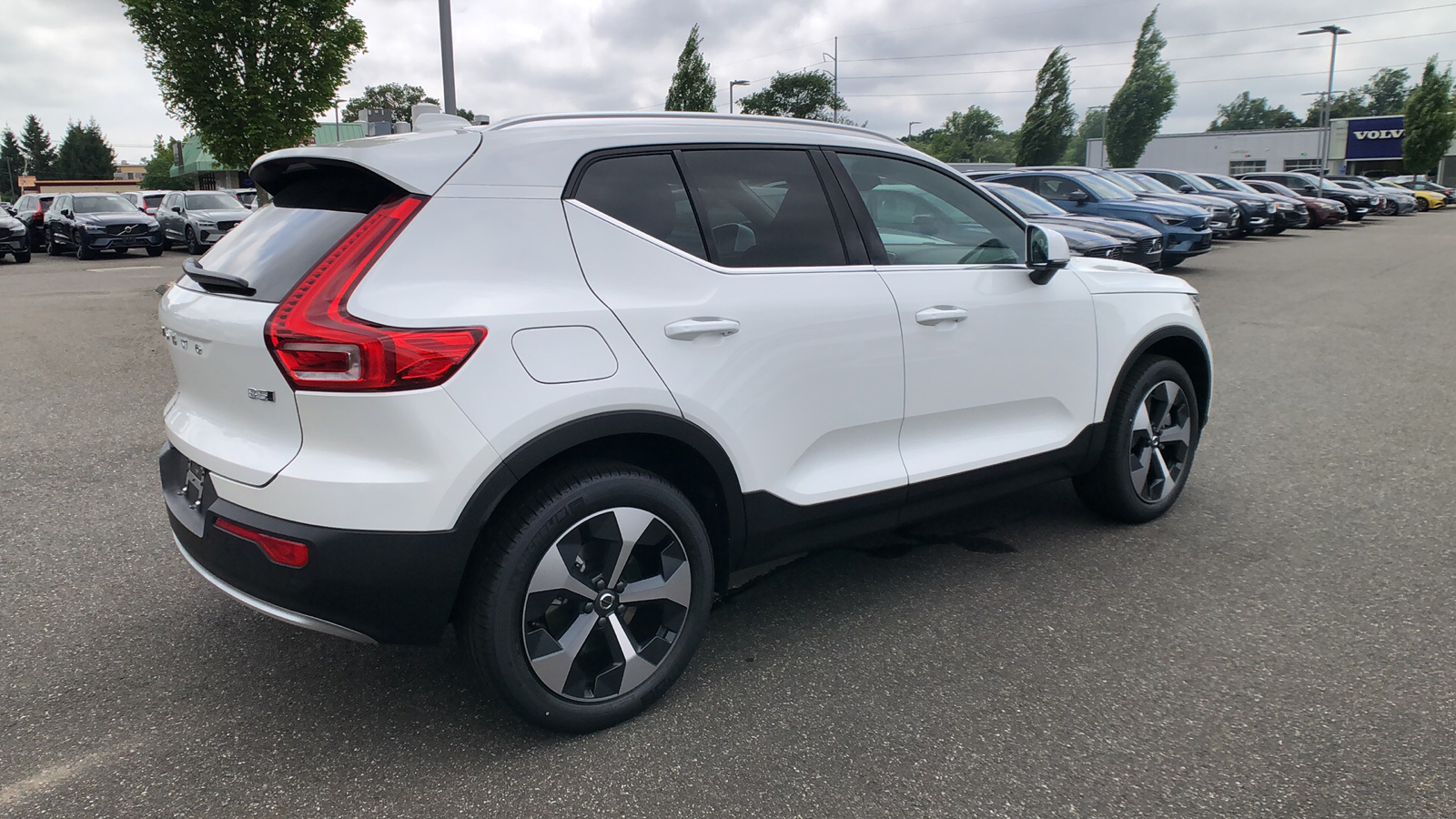 2025 Volvo XC40 Core Bright Theme 10