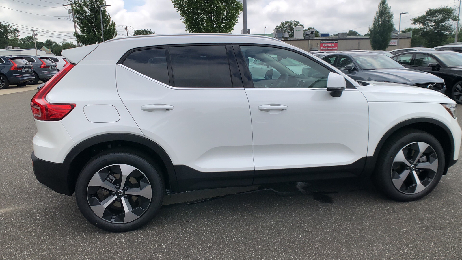 2025 Volvo XC40 Core Bright Theme 11