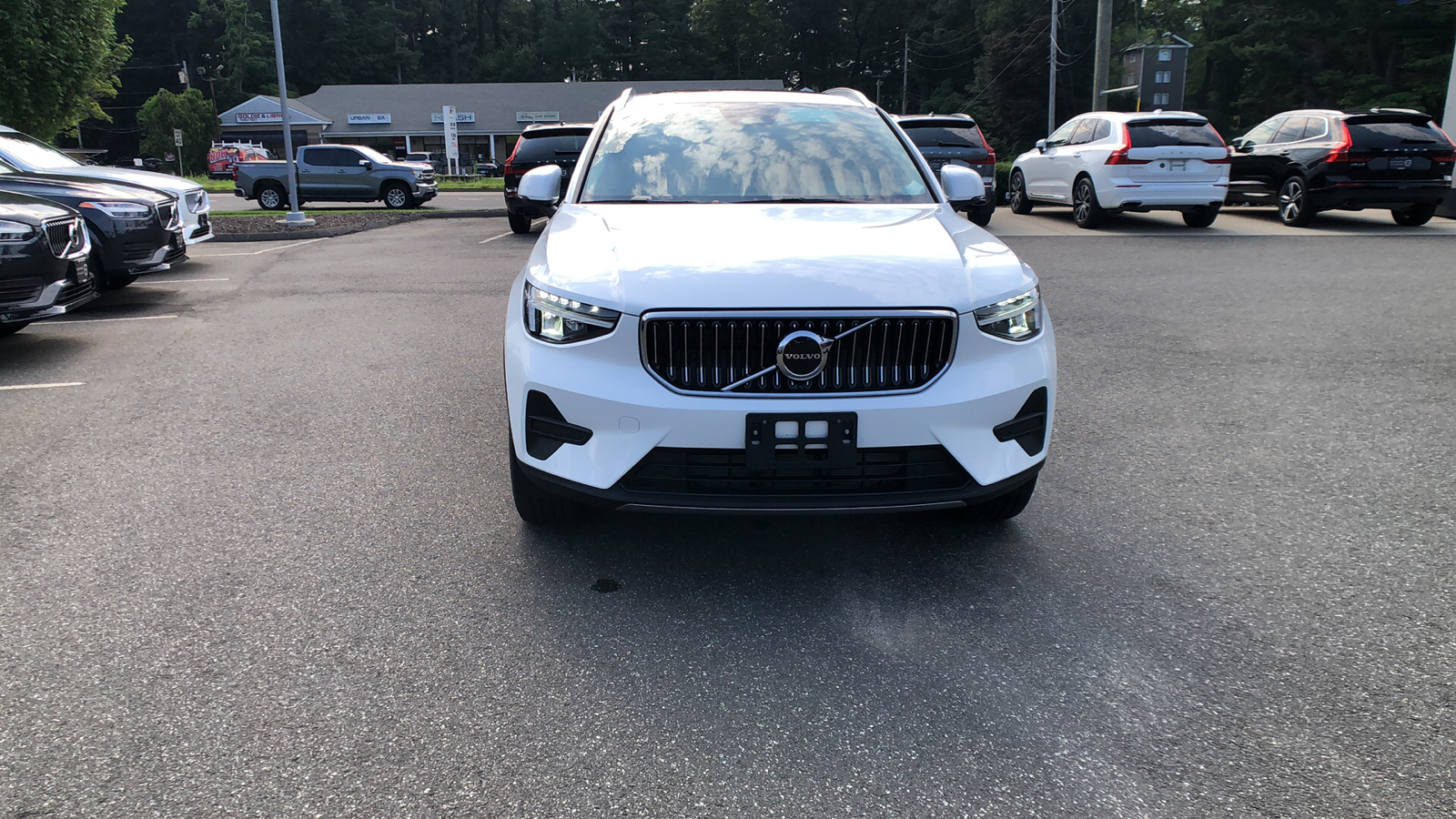 2025 Volvo XC40 Core Bright Theme 2