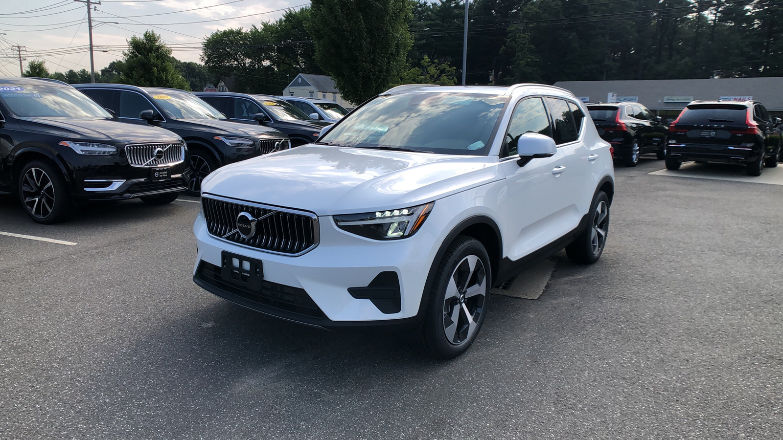 2025 Volvo XC40 Core Bright Theme 3