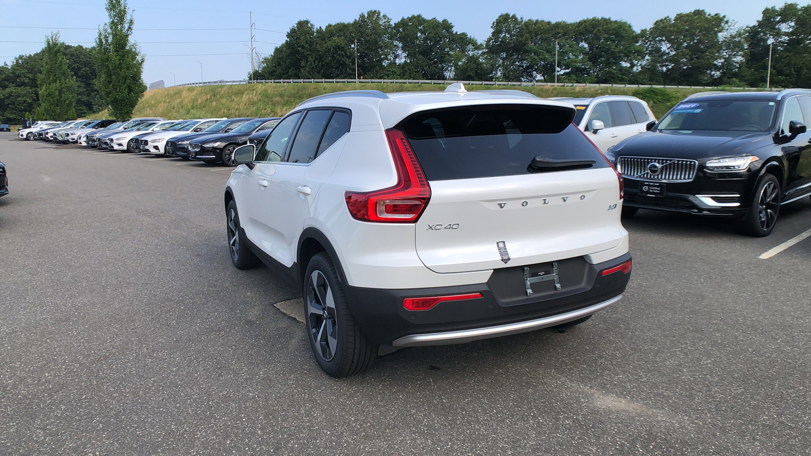 2025 Volvo XC40 Core Bright Theme 7