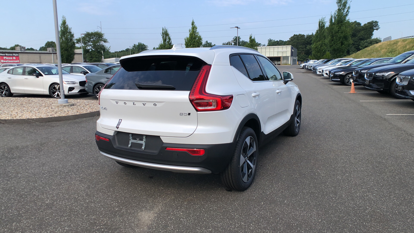 2025 Volvo XC40 Core Bright Theme 9