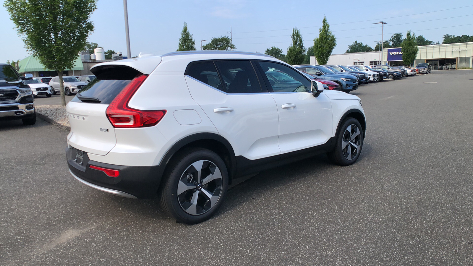 2025 Volvo XC40 Core Bright Theme 10