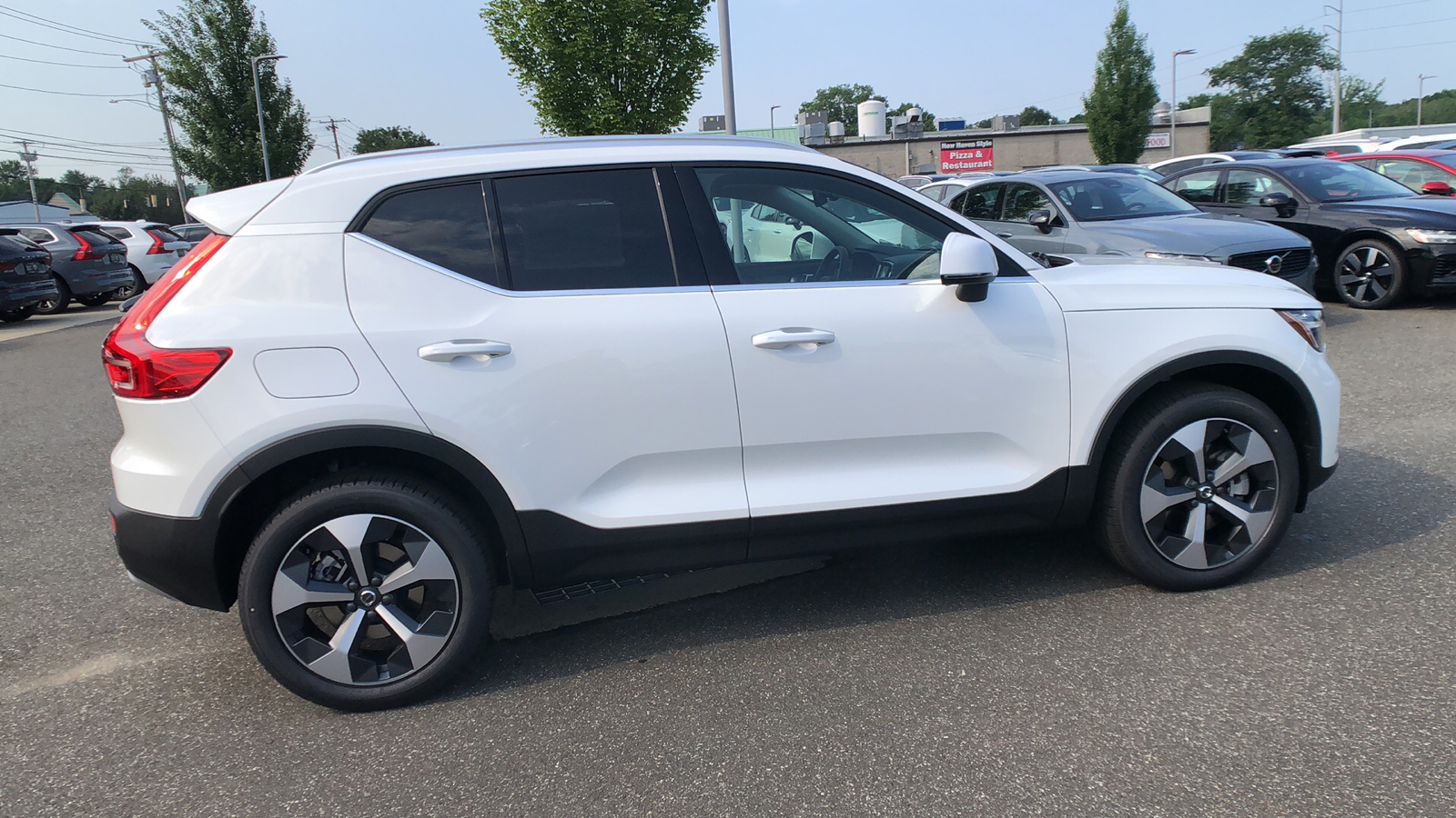 2025 Volvo XC40 Core Bright Theme 11