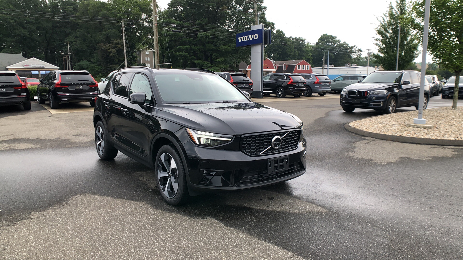 2025 Volvo XC40 Plus Dark Theme 1