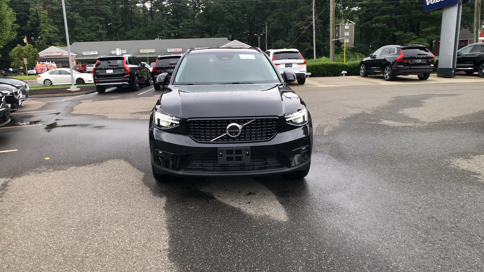 2025 Volvo XC40 Plus Dark Theme 2