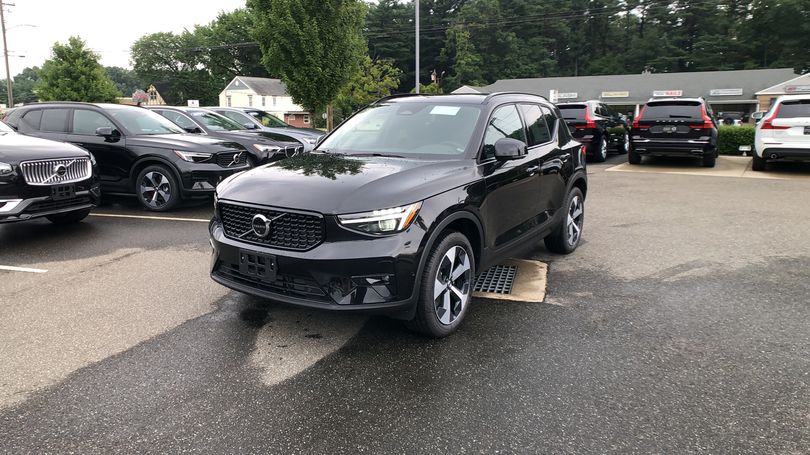 2025 Volvo XC40 Plus Dark Theme 3