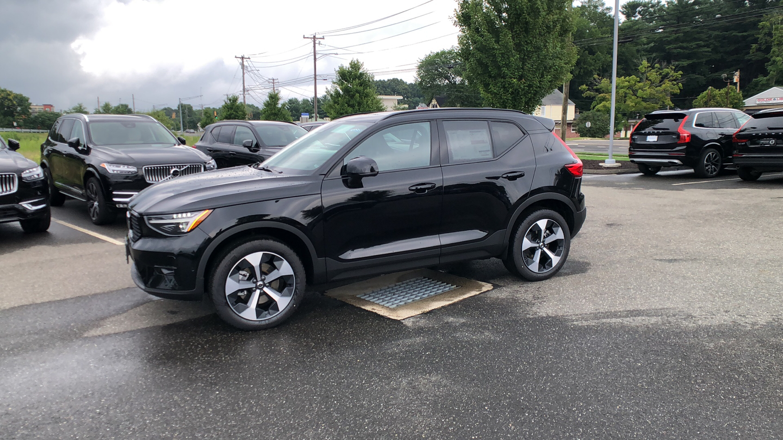 2025 Volvo XC40 Plus Dark Theme 4