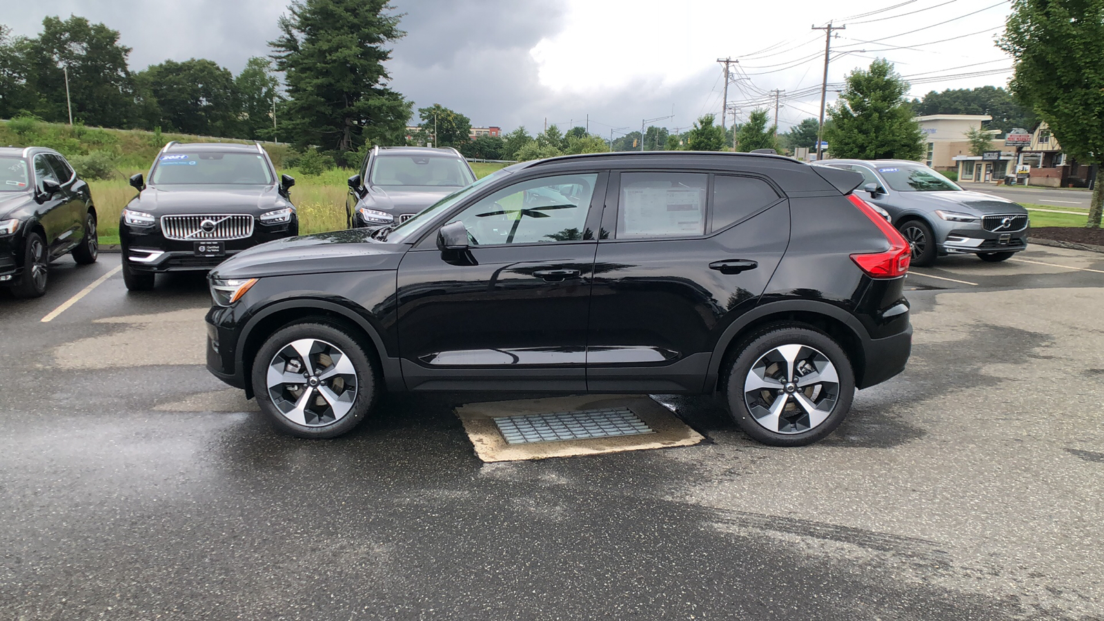 2025 Volvo XC40 Plus Dark Theme 5