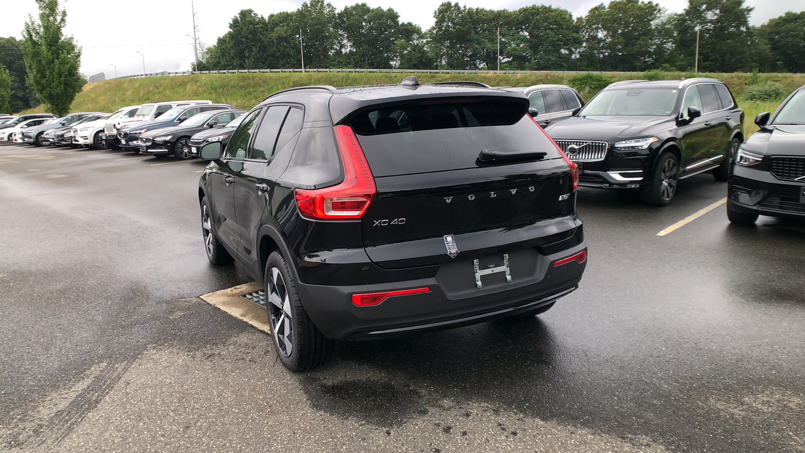 2025 Volvo XC40 Plus Dark Theme 7