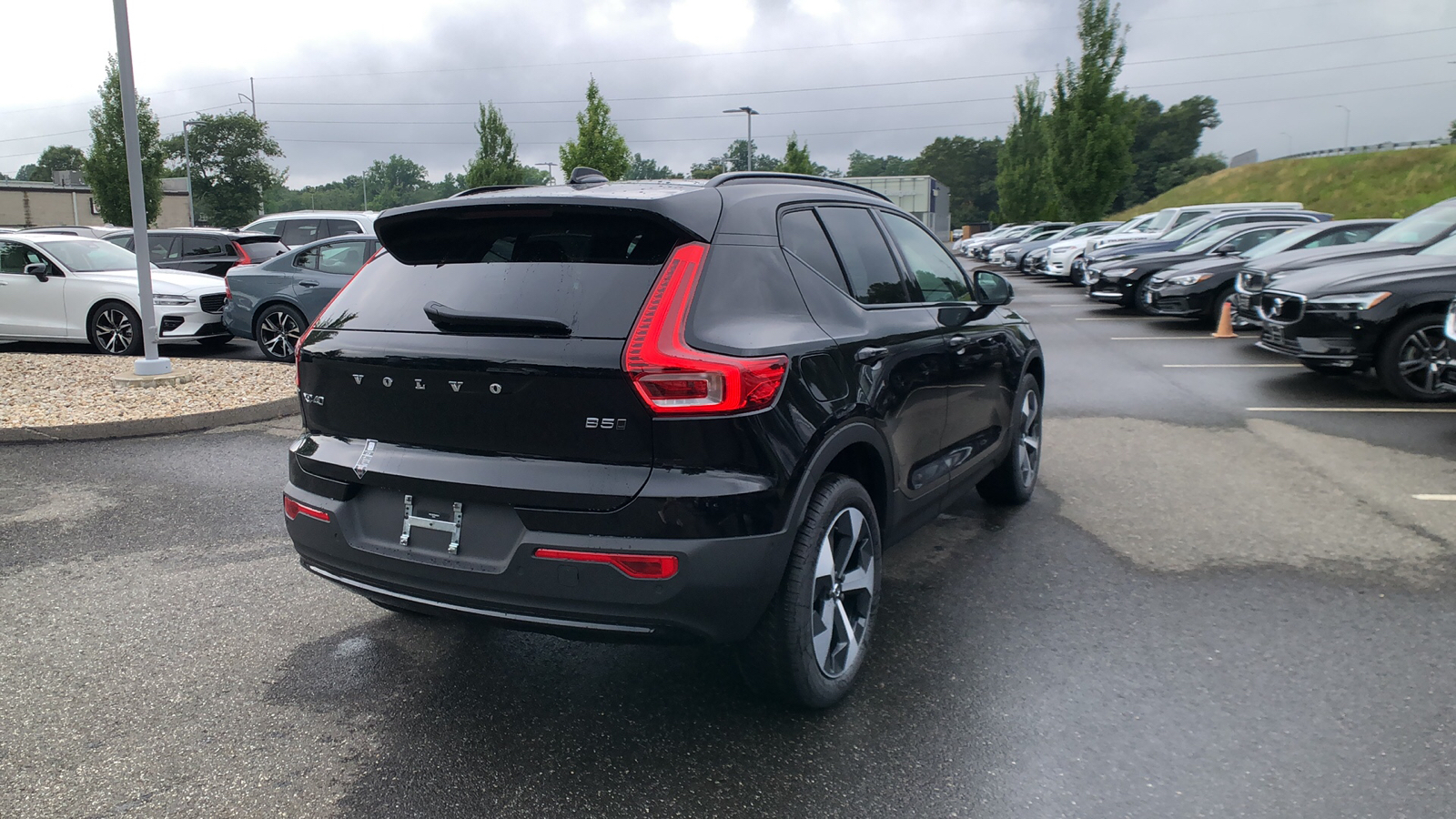 2025 Volvo XC40 Plus Dark Theme 9