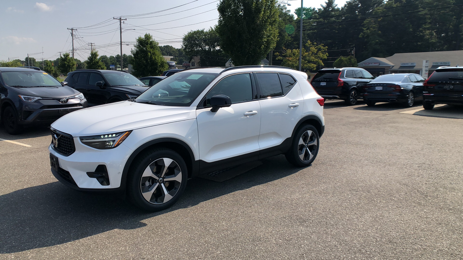 2025 Volvo XC40 Plus Dark Theme 4