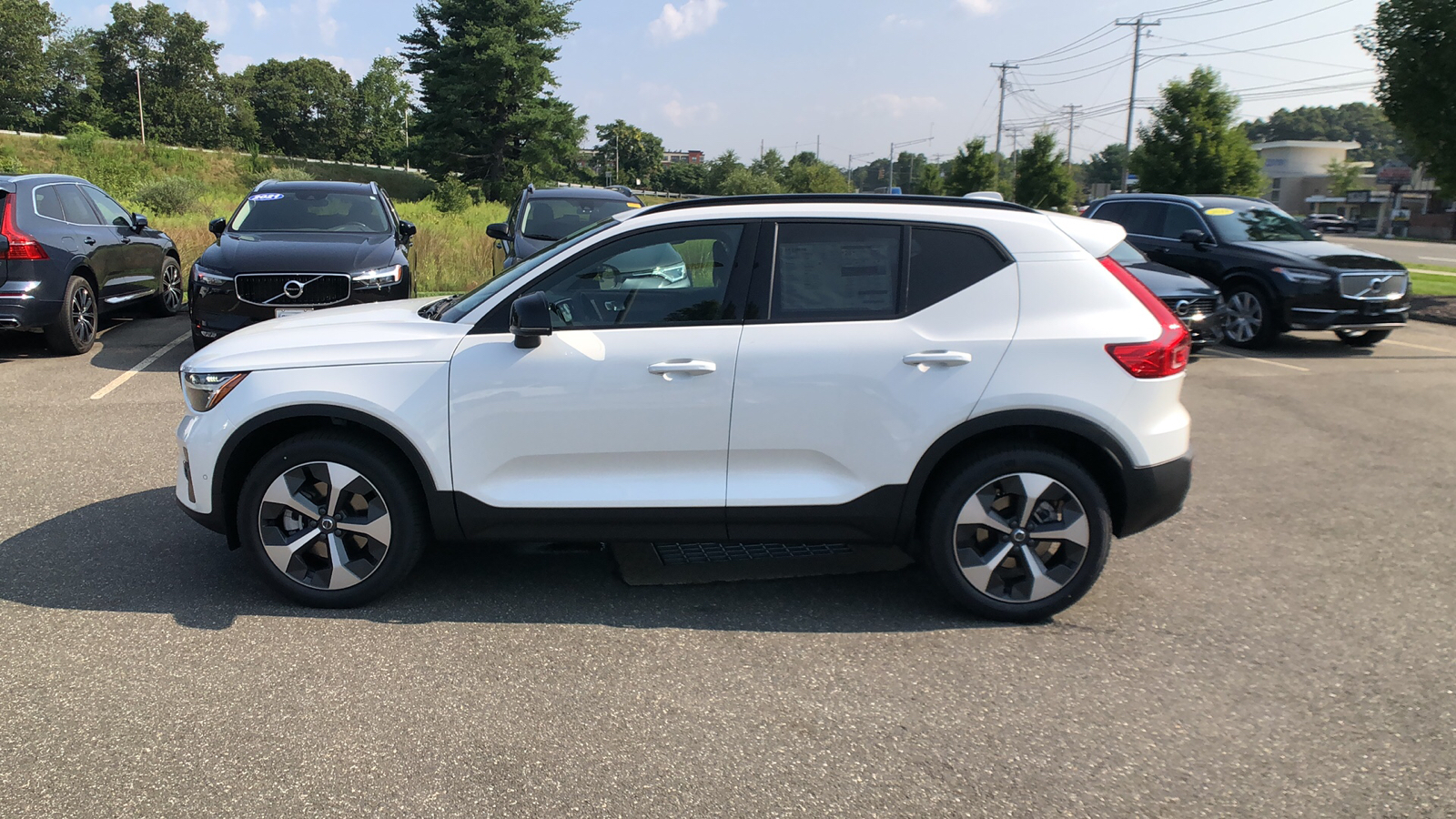 2025 Volvo XC40 Plus Dark Theme 5