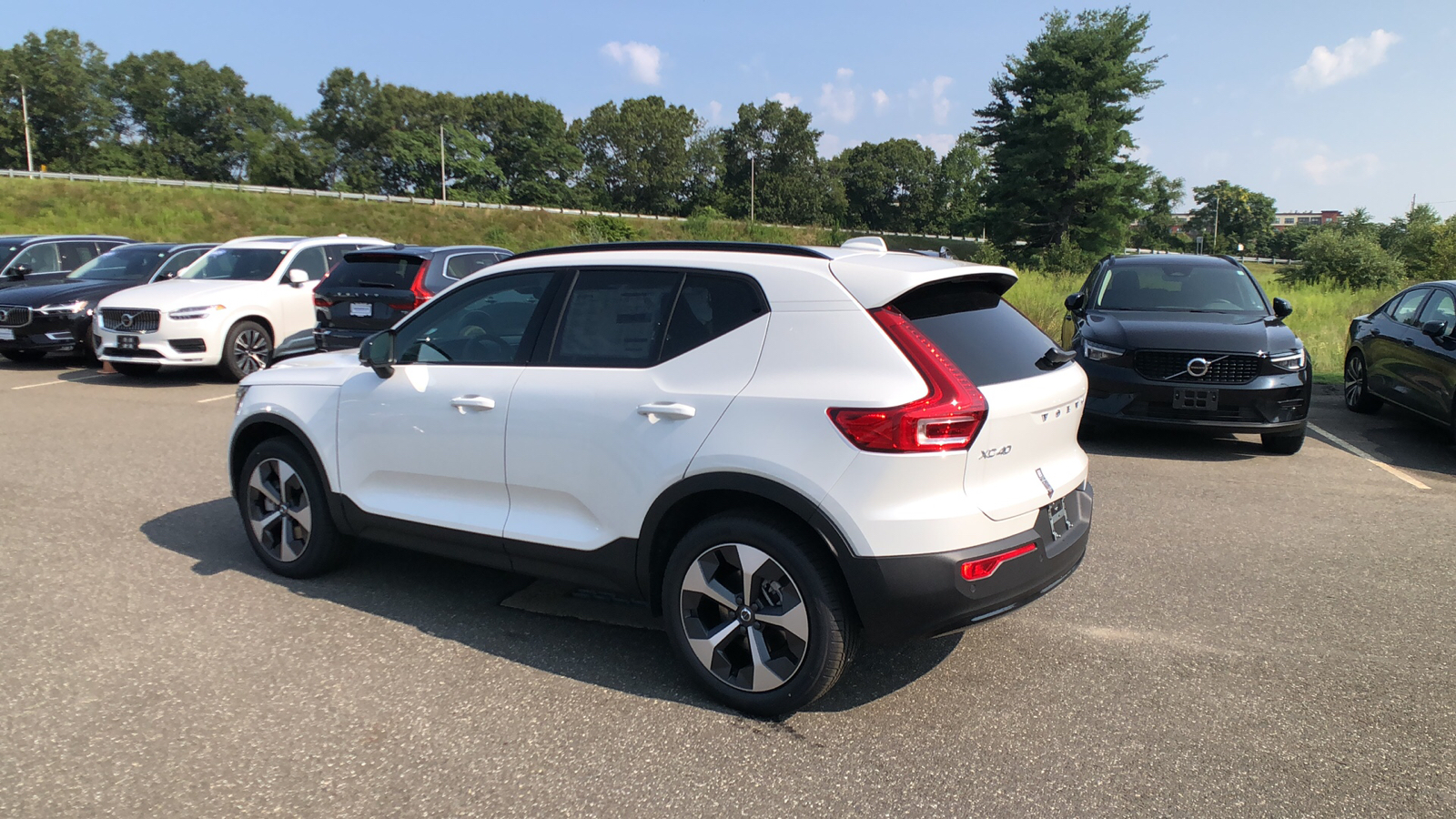 2025 Volvo XC40 Plus Dark Theme 6